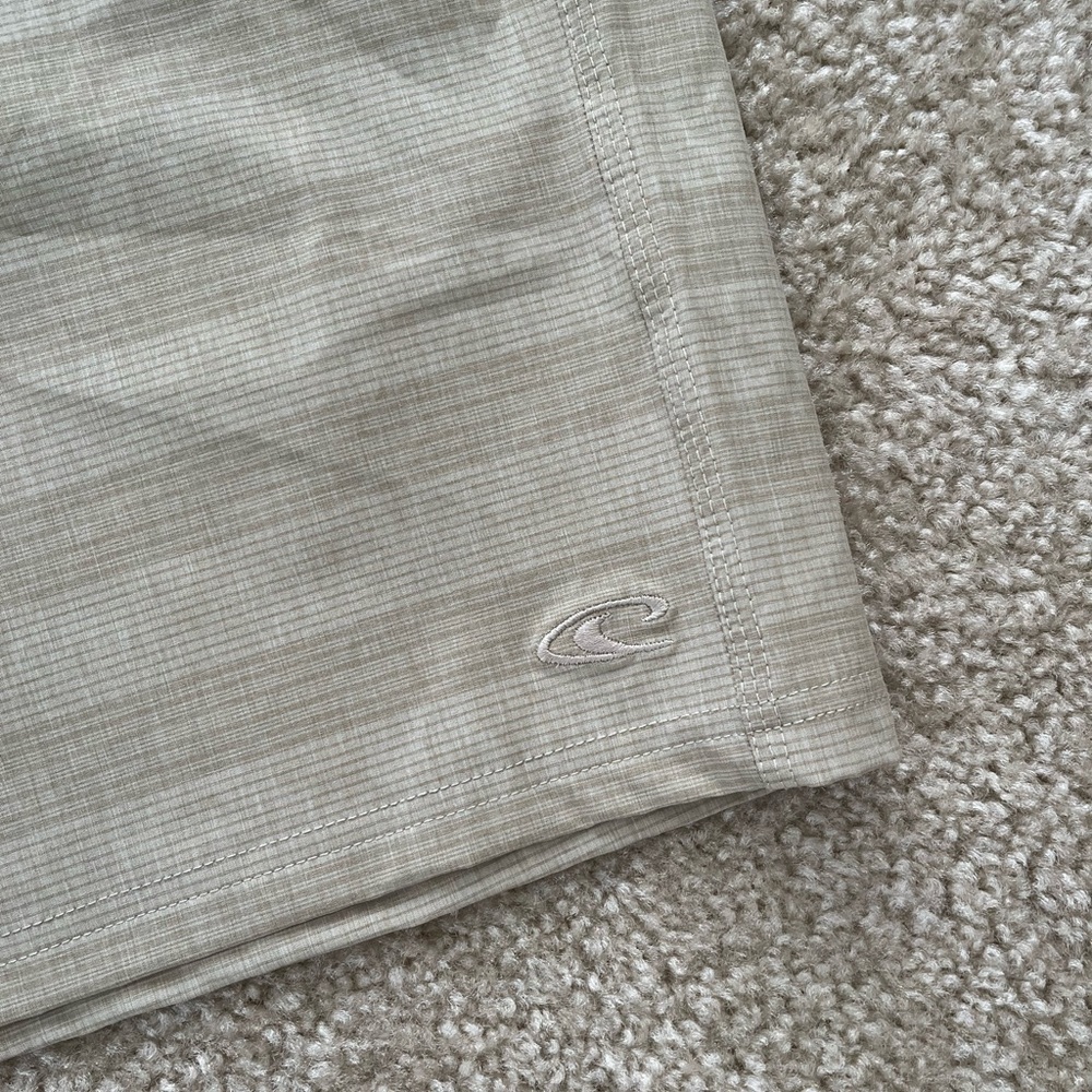NWT O’Neill Crossover Hybrid Shorts Tan Size 34 - Picture 3 of 8